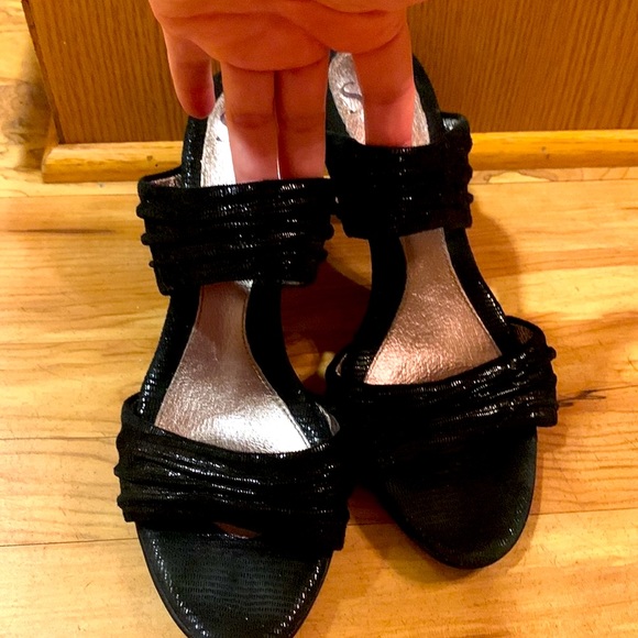 Sofft 9.5 black leather two strap sandals slide 4” high heels shimmery sexy EUC - Picture 3 of 14